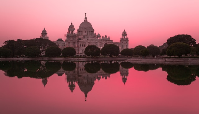 India: A Tapestry of Tradition, Culture, and Natural Beauty