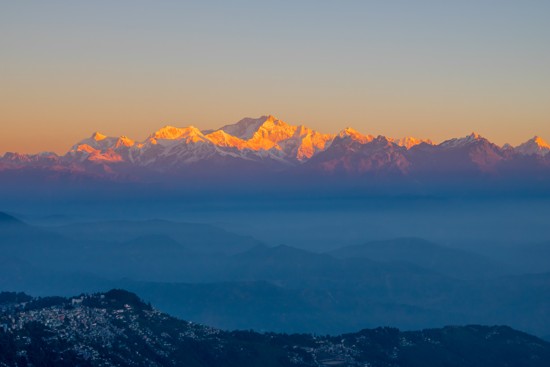 Tiger Hill: A Mesmerizing Sunrise Point in Darjeeling